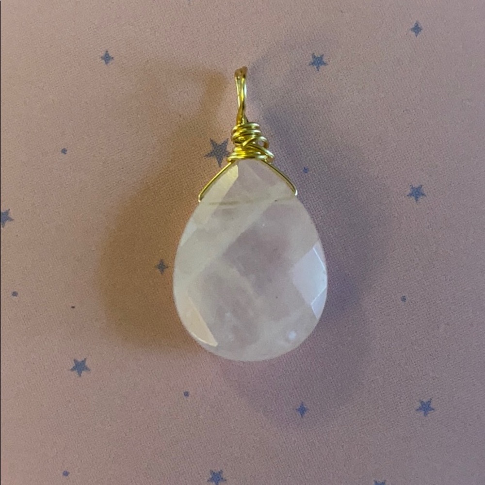 Rose 🌹 quartz pendant to bring you ❤️